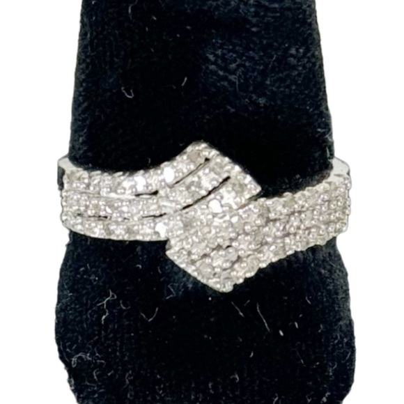 Round Cubics Bypass Ring in Sterling Silver Fashion Costume - Picture 1 of 11